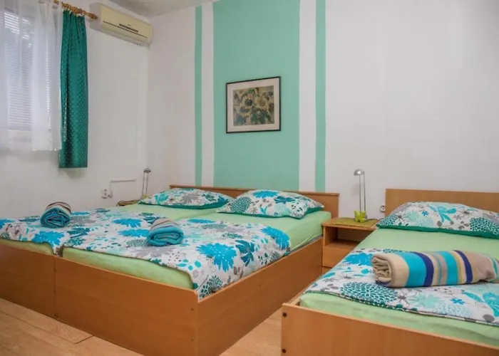 In With Sea View, Terrace, Air Conditioning, Wifi 4628-56 茨里克韦尼察
