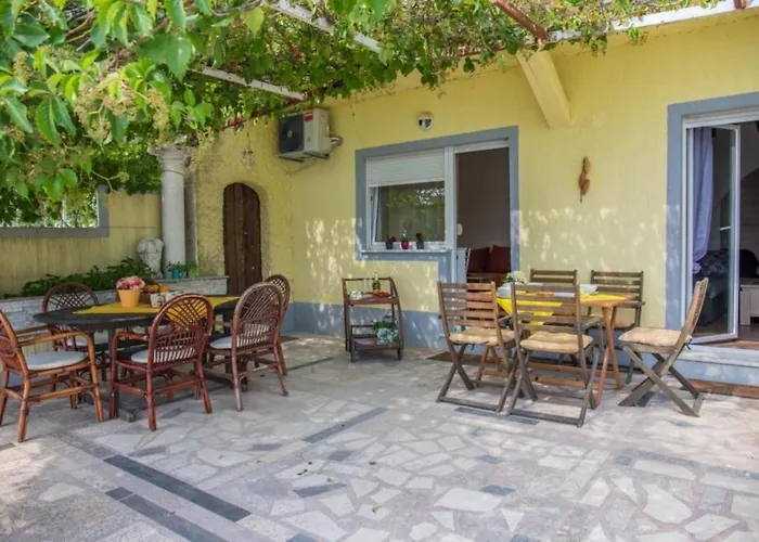 In With Sea View, Terrace, Air Conditioning, Wifi 4628-56 * 茨里克韦尼察
